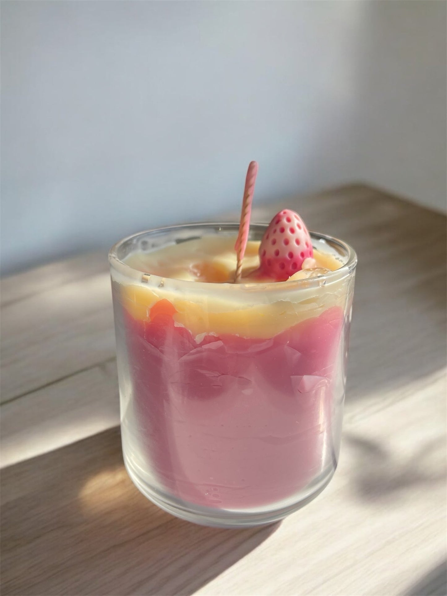 Strawberry Love iced candle - AtelierCMXII