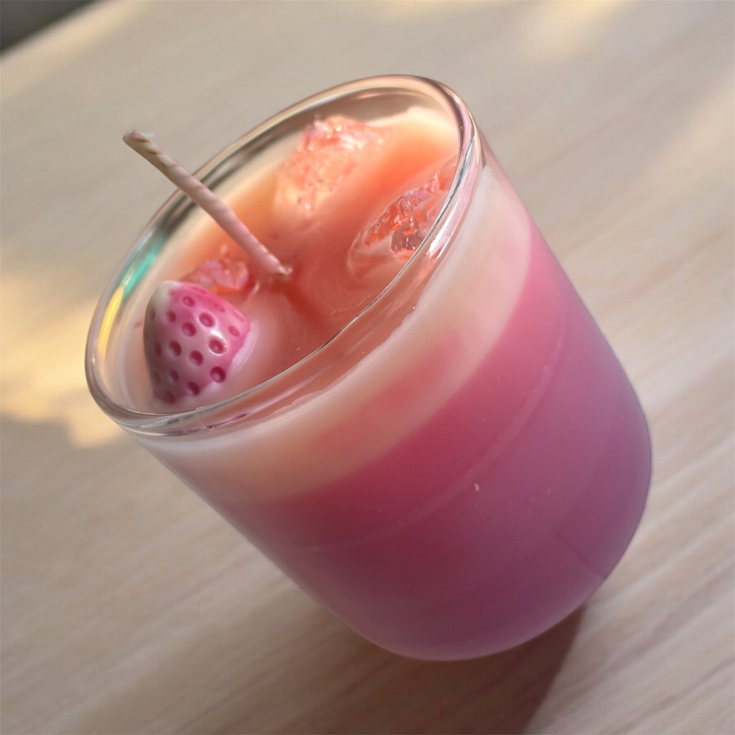 Strawberry Love iced candle - AtelierCMXII