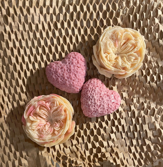 Valentine's Day Selection: 2 Austin Rose Candles and 2 Heart-shaped Wax Melt - AtelierCMXII