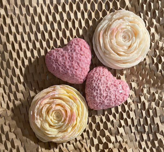 Valentine's Day Selection: 2 Peony Candles and 2 Heart-shaped Wax Melt - AtelierCMXII